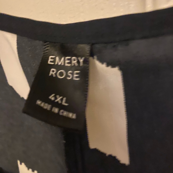 Women's Emery Rose Round Neck Flowy Blouse Black and White Geometric print 4X - Picture 3 of 4